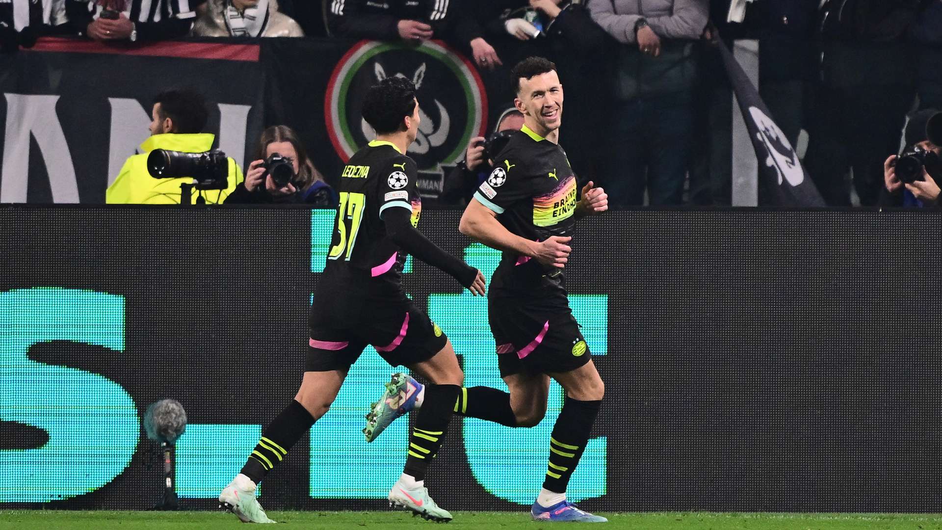 视频助理裁 视频助理裁